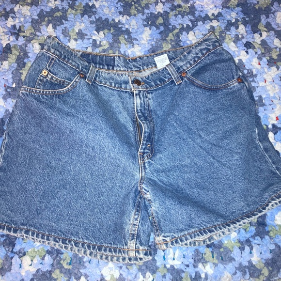 Vinatge Levi’s Jean denim shorts high rise 910 classic fit, like new size 14 - Picture 4 of 7